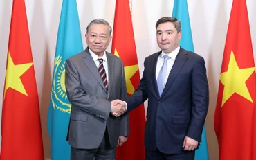 Tổng Bí thư Tô Lâm hội kiến Thủ tướng Kazakhstan Olzhas Bektenov. 