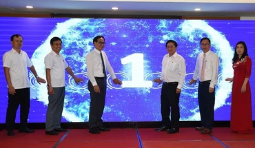 Các đại biểu bấm nút phát động cuộc thi sáng tác biểu trưng (logo) và khẩu hiệu (slogan) du lịch Nghệ An năm 2023. (Ảnh: Công Kiên).