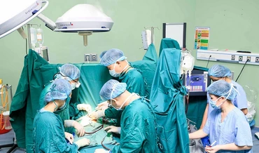 Ca phẫu thuật tim cho bé Nát Sa. (Ảnh: Hoàng Yến)