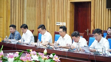 Đại diện đoàn Báo Nhân Dân tham gia buổi làm việc.