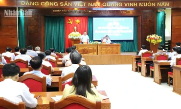 Phó Chủ tịch Thường trực Ủy ban nhân dân tỉnh Đắk Lắk phát biểu chỉ đạo tại hội nghị.