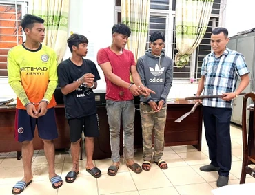 Các đối tượng chặn và đập phá xe khách giường nằm khi lưu thông trên đường Hồ Chí Minh bị bắt giữ.