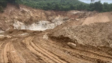 Hiện trường nơi ông Hùng khai thác trái phép khoáng sản.