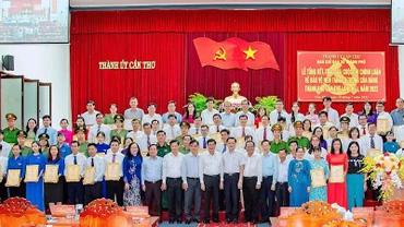 Các tác giả đoạt giải trong cuộc thi năm 2023.