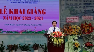 Phó Thủ tướng Trần Hồng Hà phát biểu tại lễ khai giảng năm học mới Trường trung học cơ sở Đoàn Thị Điểm.