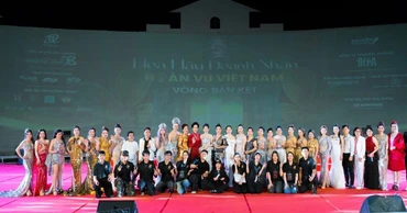 Các thí sinh vượt qua bán kết và Ban Tổ chức, Ban Giám khảo cuộc thi Hoa hậu Doanh nhân Hoàn vũ Việt Nam 2025.