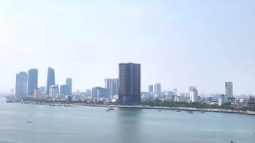 Sau 50 năm giải phóng, Đà Nẵng đang khẳng định là một đô thị lớn của miền Trung và cả nước (Ảnh: Đình Tăng).