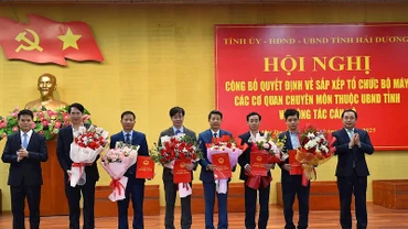 Lãnh đạo Hải Dương trao các quyết định bổ nhiệm cán bộ sau hợp nhất các sở.