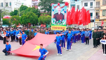 Quang cảnh Lễ khai mạc Giải chạy việt dã Báo Hải Dương tại công viên Bạch Đằng, thành phố Hải Dương. (Ảnh: Báo Hải Dương)