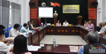 Nhà nghiên cứu Võ Văn Thắng trình bày tham luận tại tọa đàm. (Ảnh: ANH ĐÀO)
