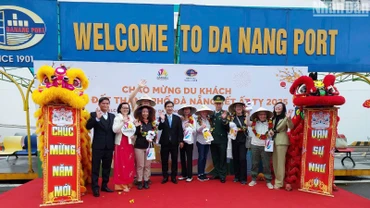 800 du khách tàu biển đến du xuân Đà Nẵng ngày Mùng 1 Tết Nguyên đán Ất Tỵ 2025. (Ảnh: ANH ĐÀO)