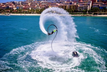 Trình diễn nghệ thuật thể thao Jetski & Flyboards trong đêm khai mạc DIFF 2024. (Ảnh: Ban tổ chức cung cấp)