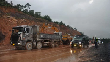 Đề nghị công bố tình huống khẩn cấp về thiên tai trên tuyến cao tốc La Sơn-Hòa Liên.