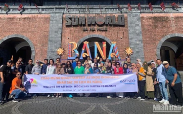Đoàn famtrip lữ hành Indonesia khảo sát tại Bà Nà Hills. (Ảnh: ANH ĐÀO)
