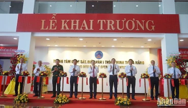 Đà Nẵng vận hành Trung tâm giám sát, điều hành thông minh - IOC. (Ảnh: ANH ĐÀO)