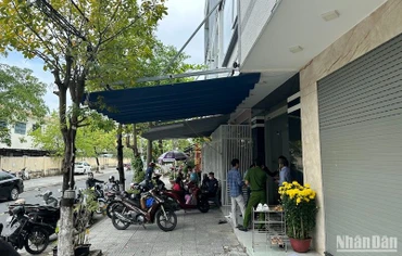 Hiện lực lượng chức năng đang có mặt tại cơ sở giáo dục này để kiểm tra, làm rõ vụ việc. (Ảnh: ANH ĐÀO)