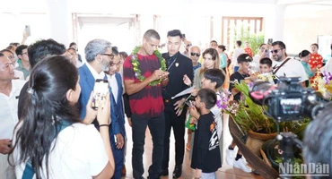 Quả Bóng Vàng 1999 Rivaldo đến Đà Nẵng chiều 26/4. (Ảnh: ANH ĐÀO)