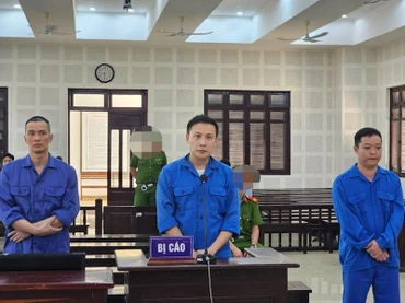 Các bị cáo tại phiên tòa. (Ảnh: ANH ĐÀO)