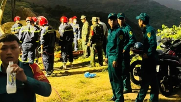 Hiện trường nơi phát hiện thi thể một du khách người nước ngoài nghi bị tai nạn giao thông. (Ảnh: Công an cung cấp)