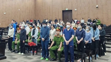Các bị cáo tại phiên tòa vụ án mua bán hóa đơn trái phép.