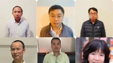 Một số bị cáo bị đưa ra xét xử tại phiên tòa sơ thẩm sáng 17/3. (Nguồn: Bộ Công an)