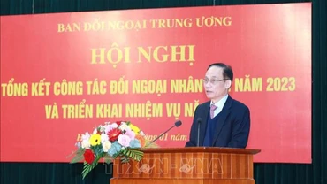 Đồng chí Lê Hoài Trung, Bí thư Trung ương Đảng, Trưởng Ban Đối ngoại Trung ương phát biểu chỉ đạo hội nghị. (Ảnh: TTXVN)