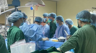 Thủ tướng Chính phủ tri ân gia đình người hiến tạng, khen tập thể y bác sĩ điều phối, ghép tạng cứu sống 7 người