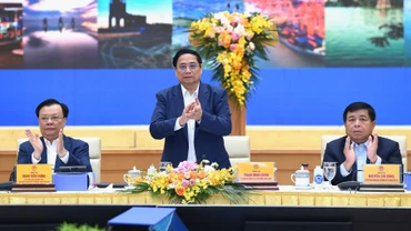 Thủ tướng Phạm Minh Chính chủ trì Hội nghị lần thứ 3 của Hội đồng điều phối vùng Đồng bằng sông Hồng để công bố Quy hoạch vùng Đồng bằng sông Hồng thời kỳ 2021-2030, tầm nhìn đến năm 2050. 