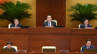 Chủ tịch Quốc hội Trần Thanh Mẫn và các Phó Chủ tịch Quốc hội tại phiên họp.