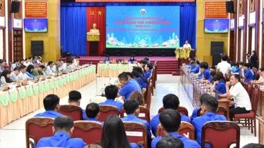 Quang cảnh hội nghị đối thoại với thanh niên.