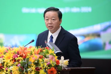 Phó Thủ tướng Trần Hồng Hà phát biểu chúc mừng.