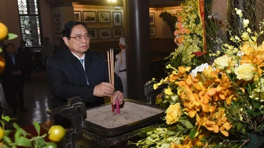 [Ảnh] Thủ tướng Phạm Minh Chính dâng hương tưởng niệm Chủ tịch Hồ Chí Minh
