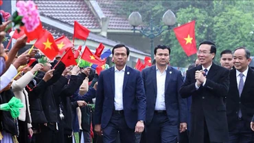 Chủ tịch nước Võ Văn Thưởng đến dự Ngày hội sắc xuân trên mọi miền tổ quốc. Ảnh: TTXVN