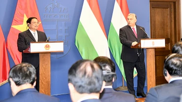Thủ tướng Phạm Minh Chính và Thủ tướng Viktor Orbán chủ trì họp báo sau hội đàm.