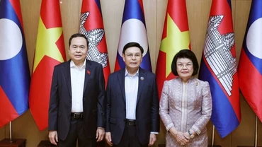 [Ảnh] Ba Chủ tịch Quốc hội Việt Nam-Lào-Campuchia ăn sáng làm việc