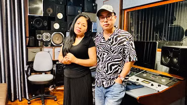 Ca sĩ Anh Thơ và tác giả Hà Tùng Long.