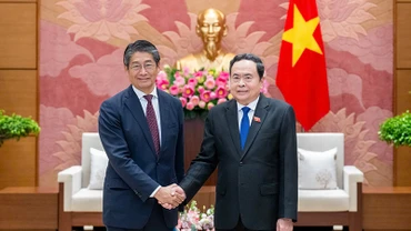 Chủ tịch Quốc hội Trần Thanh Mẫn tiếp Đại sứ Nhật Bản tại Việt Nam Ito Naoki. (Ảnh: DUY LINH)