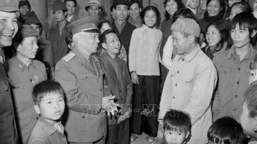 Đại tướng Văn Tiến Dũng - vị Tư lệnh chiến dịch