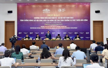 Quang cảnh họp báo giới thiệu chương trình Diễn đàn hôm 17/9. (Ảnh: DUY LINH)