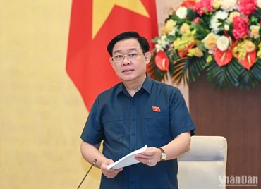 Chủ tịch Quốc hội Vương Đình Huệ phát biểu khai mạc phiên họp. (Ảnh: DUY LINH)