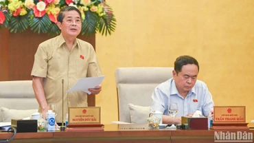 Phó Chủ tịch Quốc hội Nguyễn Đức Hải điều hành nội dung phiên họp chiều 20/8. (Ảnh: DUY LINH)