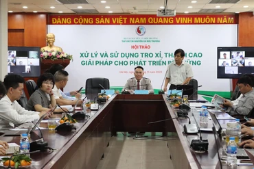 PGS, TS Lương Đức Long, Phó Chủ tịch kiêm Tổng Thư ký Hiệp hội Xi-măng Việt Nam phát biểu tại Hội thảo.