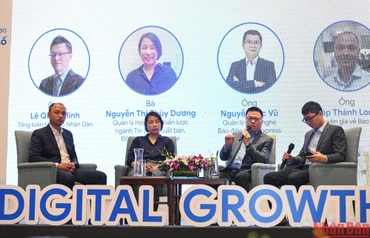 Các diễn giả tham gia Phiên thảo luận về chủ đề “Đổi mới mô hình kinh doanh báo chí trong bối cảnh chuyển đổi số”.