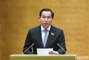 Các đại biểu Quốc hội dự phiên thảo luận ở hội trường tại Kỳ họp thứ 7, Quốc hội khóa XV. (Ảnh: ĐĂNG KHOA)