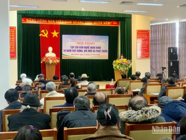 Quang cảnh hội thảo về sự phát triển văn học nghệ thuật ở Ninh Bình.
