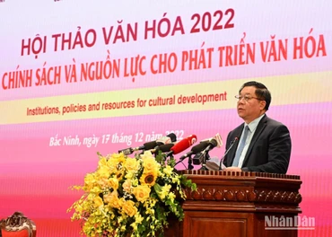 Trưởng Ban Tuyên giáo Trung ương Nguyễn Trọng Nghĩa trình bày tham luận tại Hội thảo. (Ảnh: DUY LINH)