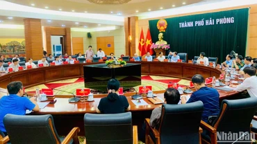 Bí thư Thành ủy Hải Phòng Lê Tiến Châu chủ trì họp triển khai các biện pháp cấp bách khắc phục hậu quả của bão số 3. (Ảnh: Ngô Quang Dũng)