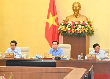 Chủ tịch Quốc hội Vương Đình Huệ phát biểu ý kiến tại phiên họp chuyên đề pháp luật sáng 24/9.