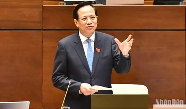 Bộ trưởng Lao động-Thương binh và Xã hội Đào Ngọc Dung trả lời chất vấn của đại biểu Quốc hội. (Ảnh: ĐĂNG KHOA)