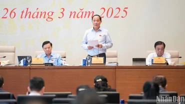 Phó Chủ tịch Quốc hội Trần Quang Phương phát biểu bế mạc Hội nghị đại biểu Quốc hội hoạt động chuyên trách lần thứ 7, nhiệm kỳ khóa XV. (Ảnh: DUY LINH)